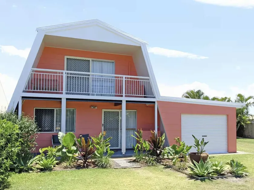 Petfriendly Oceanfront Bungalow in Bargara Beach - Image 1