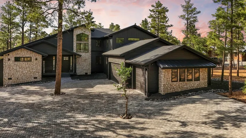 Luxe Mountain Lodge with Hot Tub - Image 1