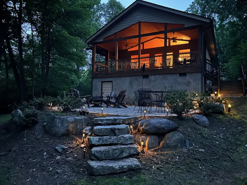 Simply Serene Cozy Cabin,WIFI, AC, HotTub, Firepit - Image 1