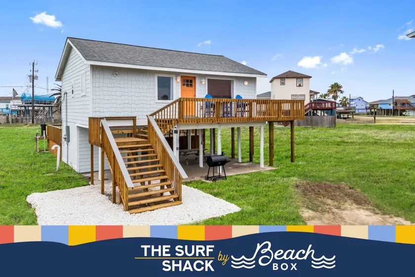 Classic, Cozy Bungalow With Large Deck Near Beach - Image 1