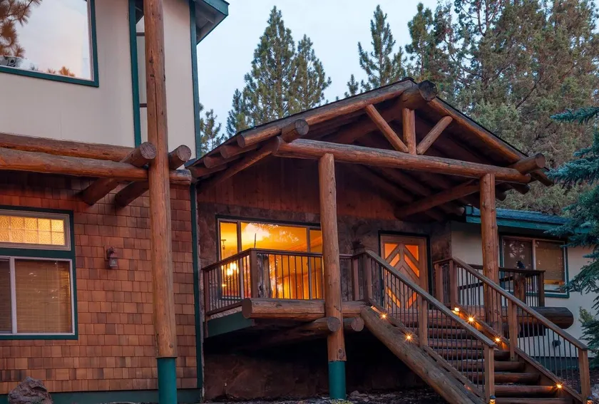 Large cabin with hot tub - Image 1