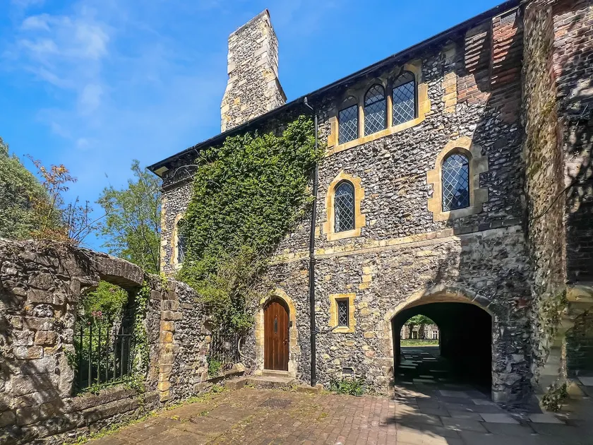 Cottage with garden | River view - Image 1