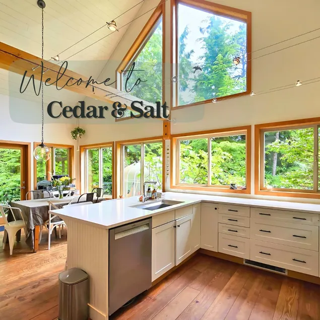 Cedar and Salt - By the beach with hot tub and sauna - Image 1