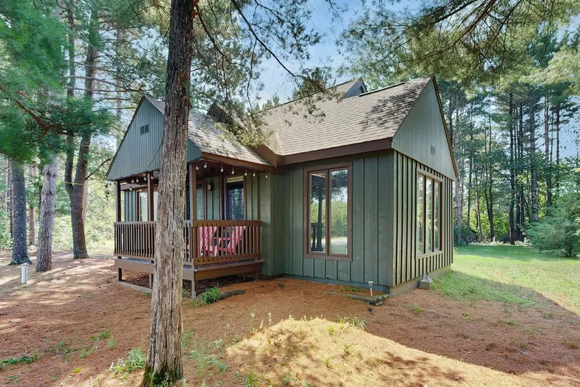 Cozy Cottage with Fire Pit & WiFi - Image 1