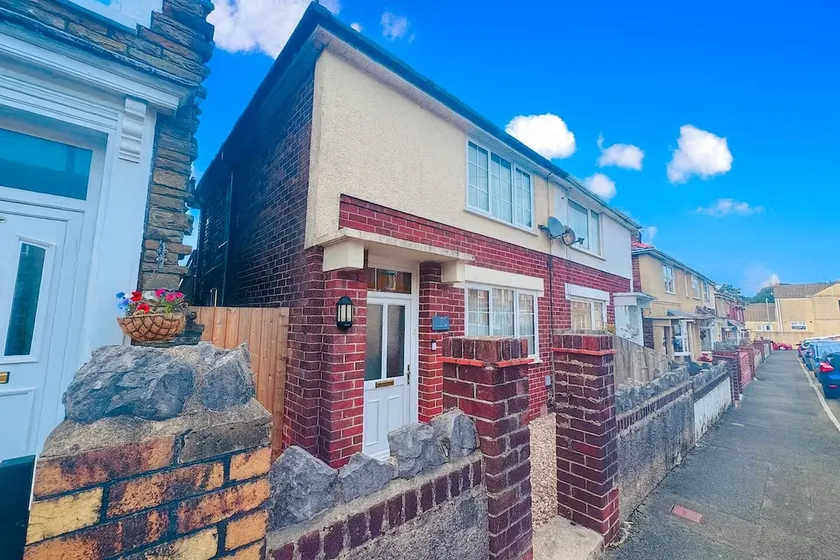 2 Beds, Entire Home, Spacious Bedrooms, Garden - Image 1