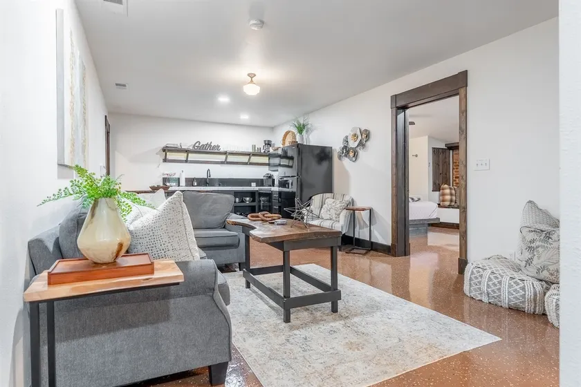 Speakeasy-2 bedroom/2 bath- on the Downtown Square - Image 1