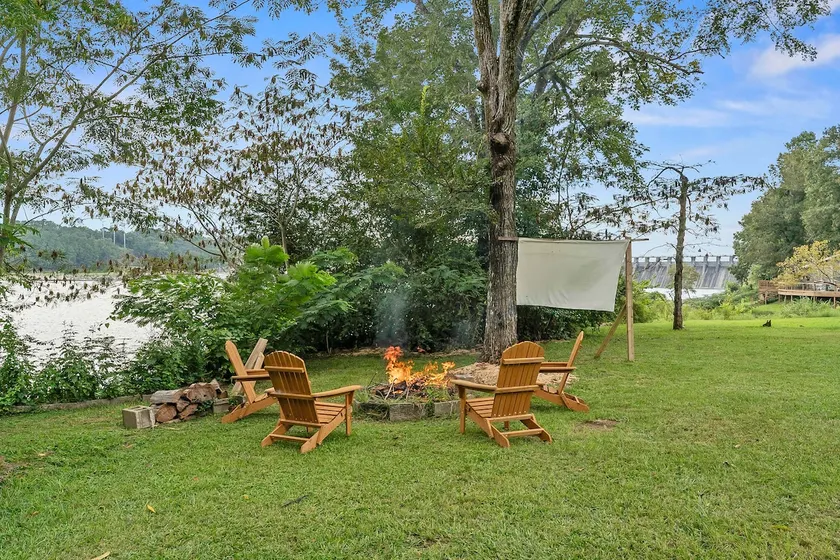 Bright Lakefront 4BR Home, Lake Mitchell + Wifi - Image 1