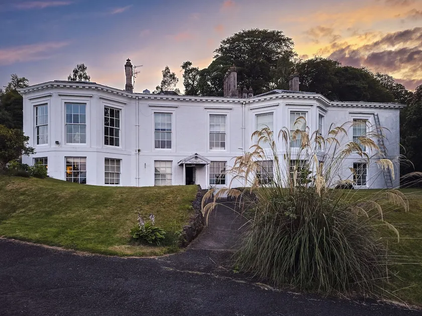 2 Bed Flat - Sleeps 4 - Pets - Parking - Wifi - Image 1