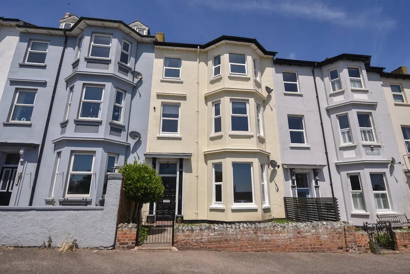 Flat 2, 10 Seafield Road - Image 1