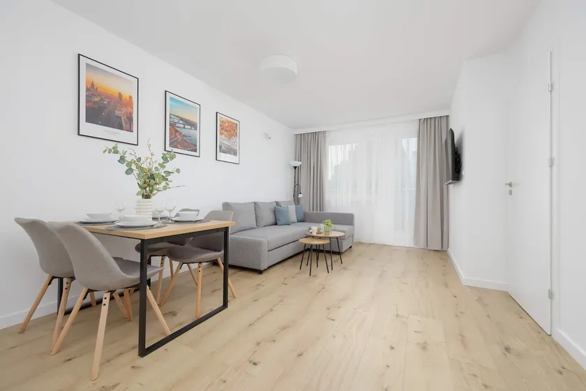Beautiful City Apartment by Noclegi Renters - Image 1