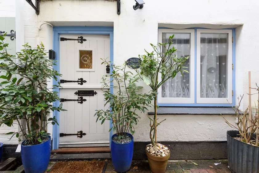 Dolls Cottage - Image 1