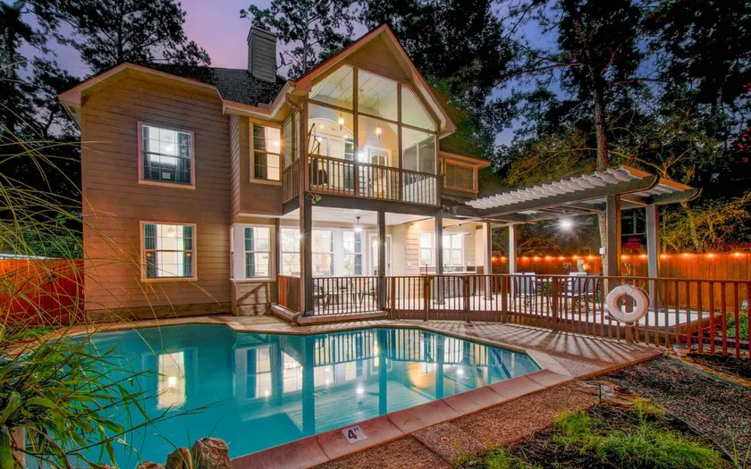 5BD/3BA Stylish Home w Game Room, Backyard, Pool - Image 1