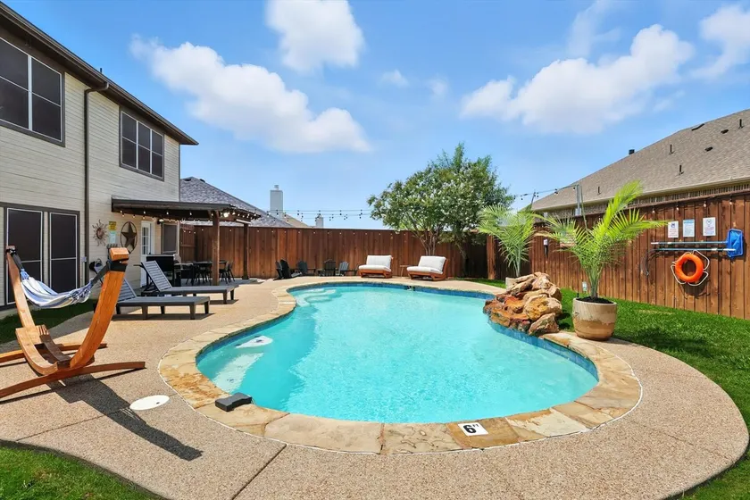 5BD/3BA Pool Oasis – Come Rest, Relax & Recharge - Image 1