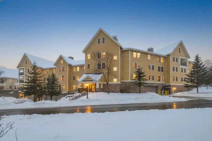 Charming 2-Bedroom Ski-In/Ski-Out at Jackson Gore - Image 1