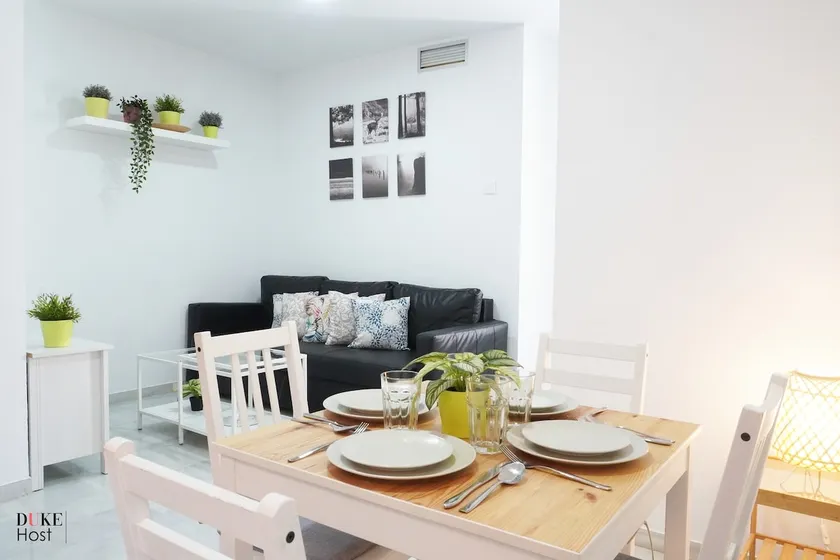 Divina Enfermera Apartments - Image 1