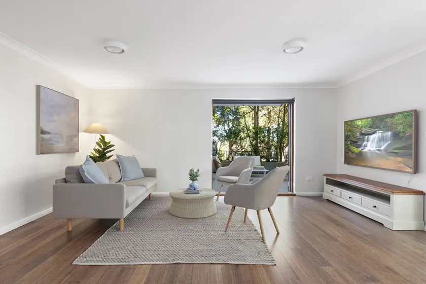 Stylish 3-Bed Newport Stay with Balcony - Image 1