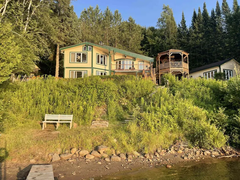 Spa & Waterfront - Chalet le Colibri - Image 1