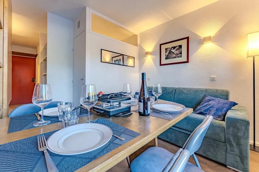 Val Thorens, south-facing apartment, hyper center, ski-in ski-out - Image 1