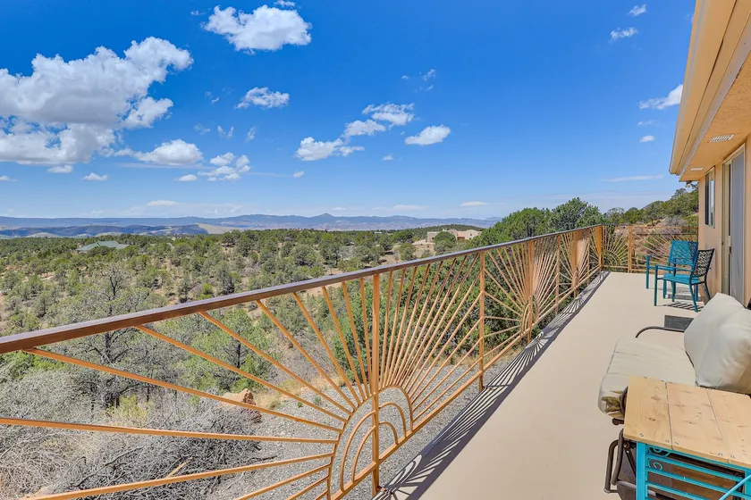 Panoramic Vistas and Spacious: Silver City Escape - Image 1