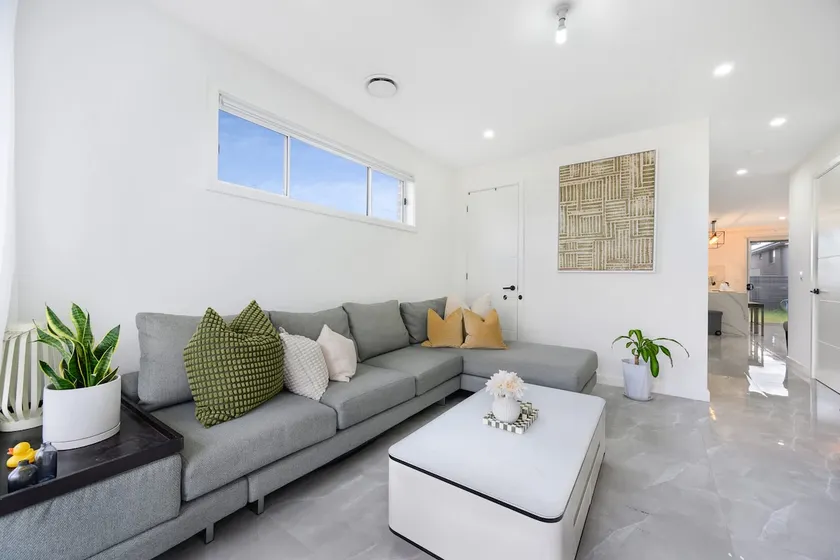 Stylish 4BR Suburban Escape with Easy CBD Access - Image 1