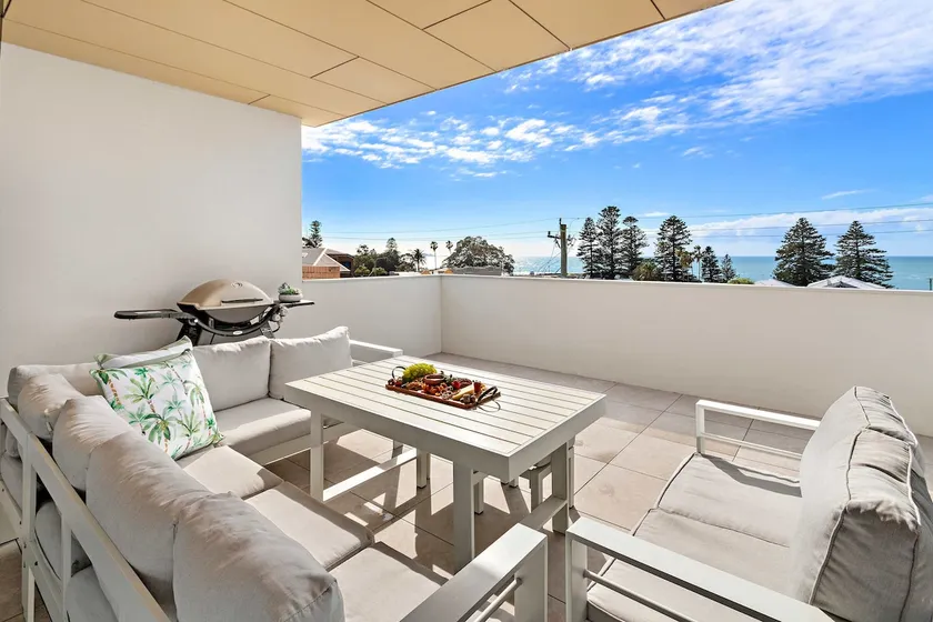 Shellharbour Seaview Luxury Escape - Image 1