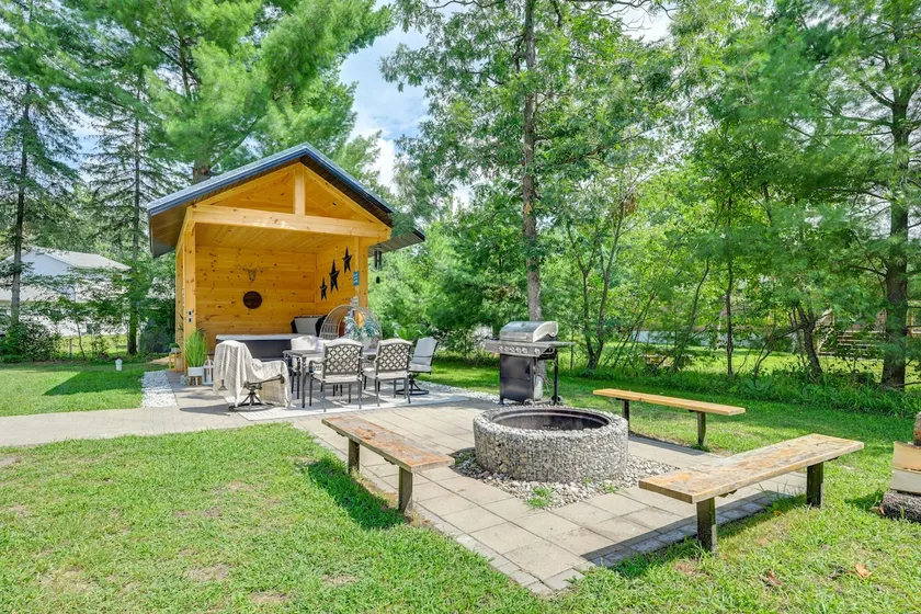 Private Hot Tub, Deck! Group Getaway in Friendship - Image 1