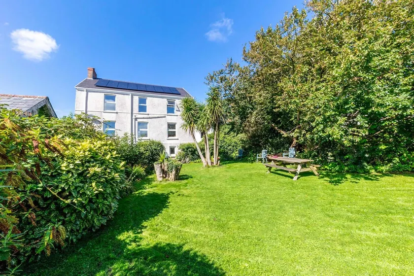 Fern Bank - 5 Bedroom House - Horton - Image 1