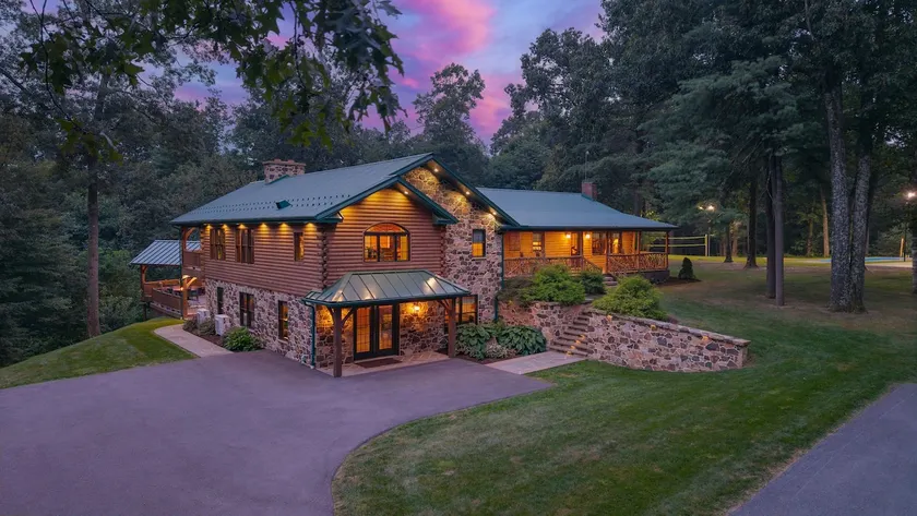 Hot Tub, Private Pool, Sports Court, Fire Pit - Image 1