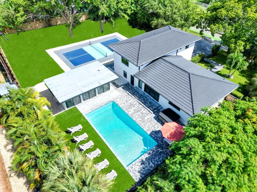 Heated Pool, Hot Tub, Pickleball & Putting Green - Image 1