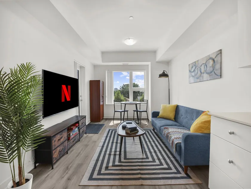 Stylish 1BR Condo in Prime Location with Parking and Wi Fi - Image 1