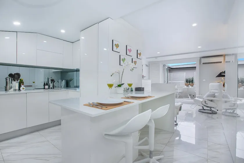 Upscale 1BR in Kirribilli with private Terrace - Image 1