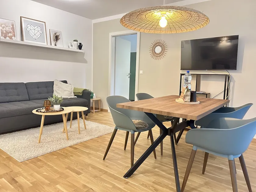 Central business and family apartment near Vienna - Image 1
