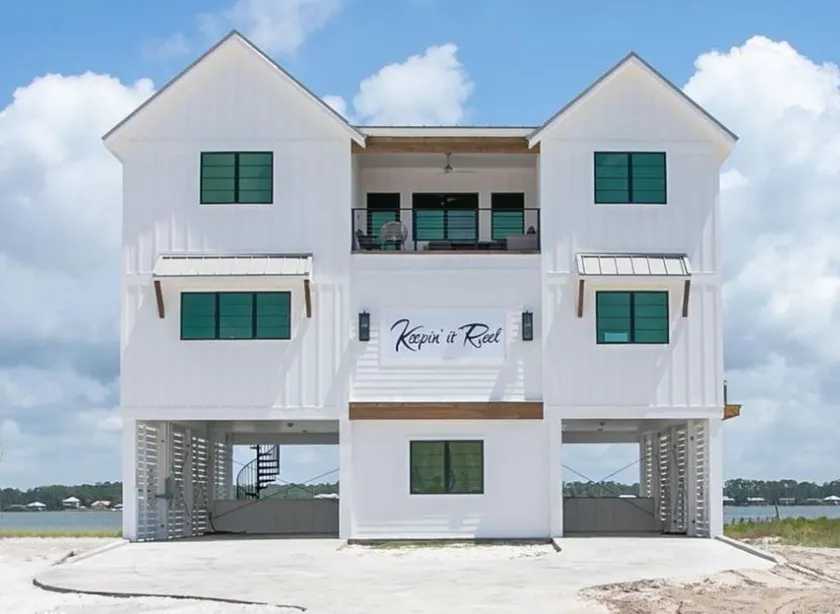 Keepin' It Reel | Demeure de luxe face au lagon avec piscine privée, embarcadère et ascenseur à bateaux - Image 1
