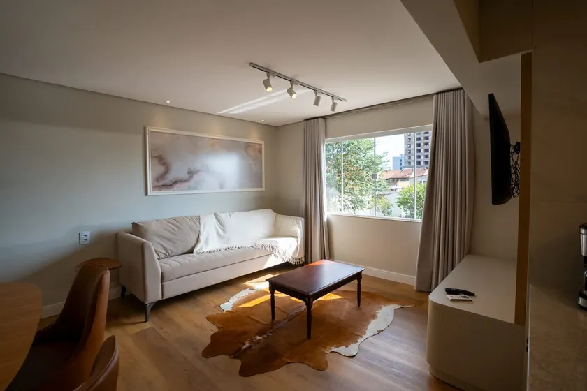 Soap opera apartment in the city center with garage - Image 1