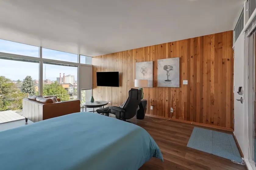 Downtown Views, FREE Parking, Travel Pro Ready! - Image 1