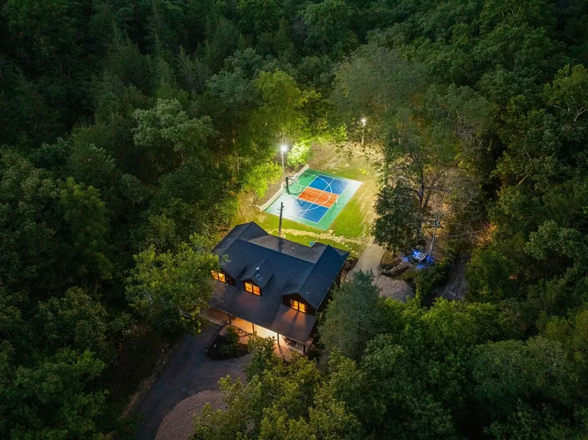 Serve,soak & stay luxe on 15 acres-private hot tub - Image 1