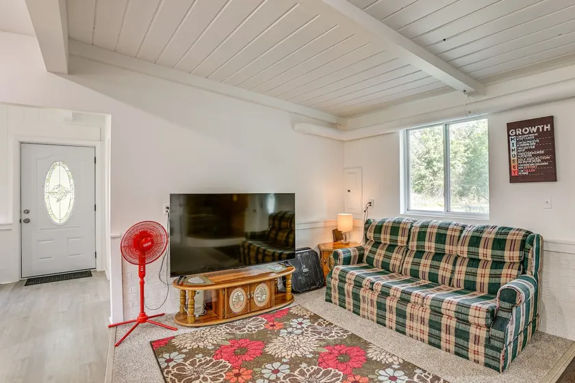 Pet-friendly Retreat: Over 3 Acres in Baldwin! - Image 1