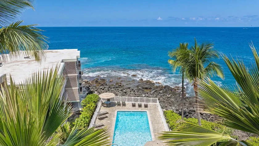 Casa Aloha Designer Condo w Oceanfront Pool - Image 1
