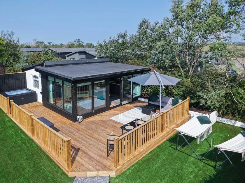 Cedars Lodge - Hot Tub - Penally - Tenby - Image 1