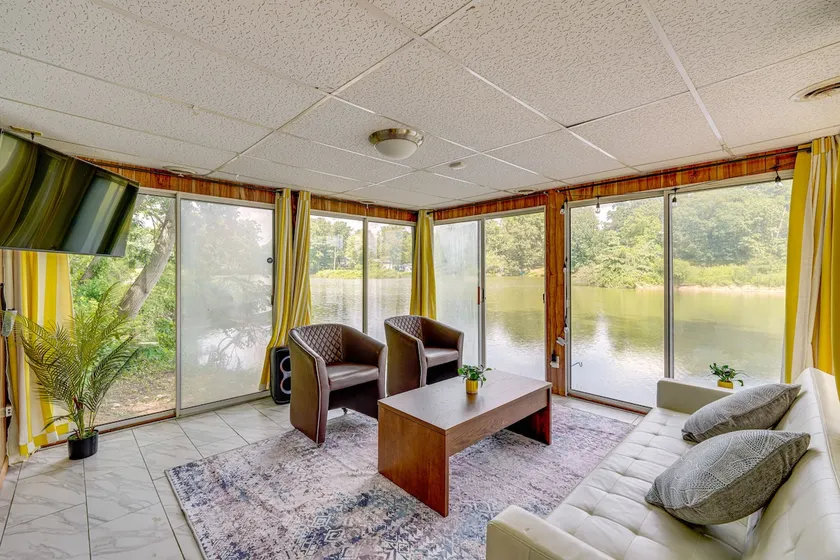 Cozy House on Meadowbrook Lake: Serene, Scenic! - Image 1