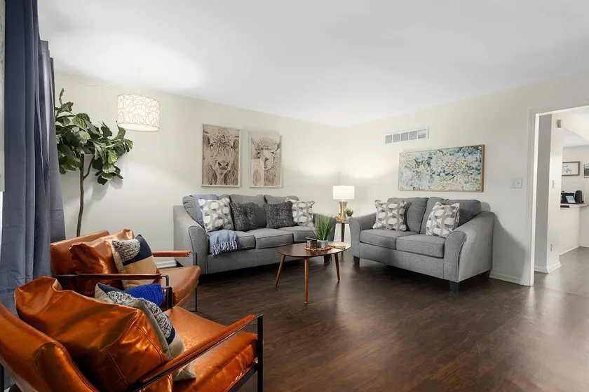 Townhome : Sleeps 10_ Dogs Welcome & FIFA READY! - Image 1
