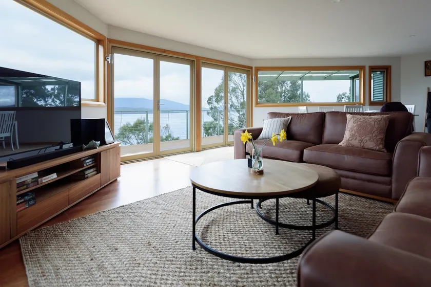 Scenic Getaway with Breathtaking Water Views - Image 1