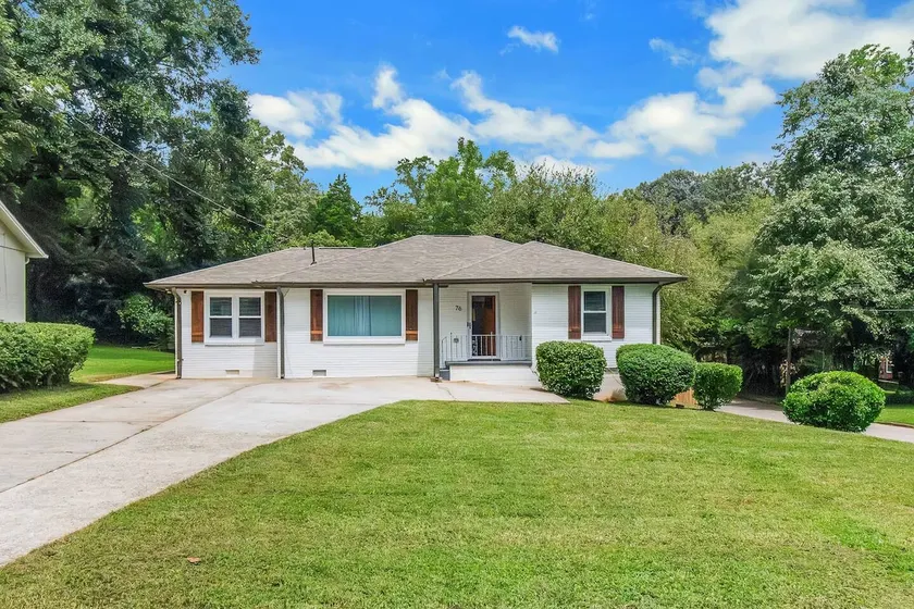 Stylish 4 bed, 3 bath Home Close To Airport - Image 1