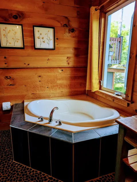 L'Auberge des Collines Full Guest Suite - Image 1