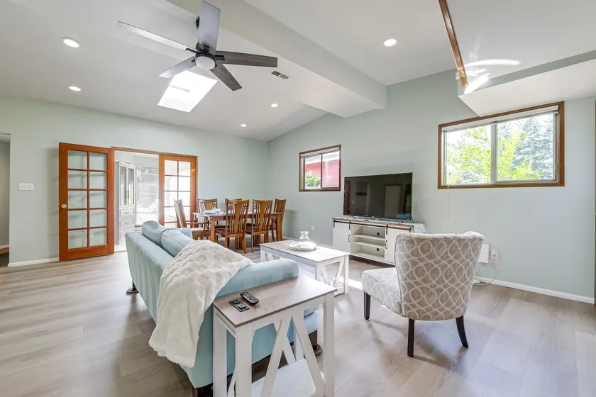 < 1 Mi to Lake Washington: Peaceful Apt in Kenmore - Image 1