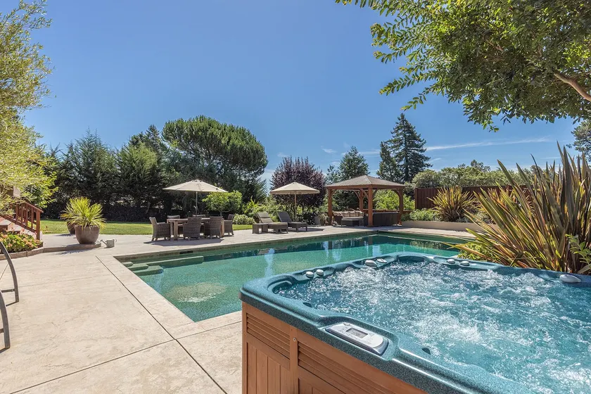 Sweet Haven Countryside Retreat, Saltwater Pool - Image 1