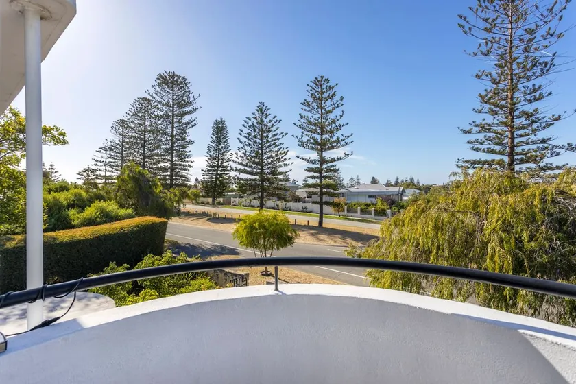 Cottesloe Bel Air Apartment - Image 1
