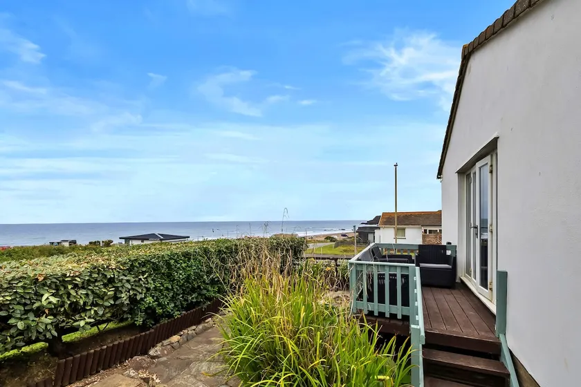 Finest Retreats - Sea Thrift at Widemouth Bay - Image 1