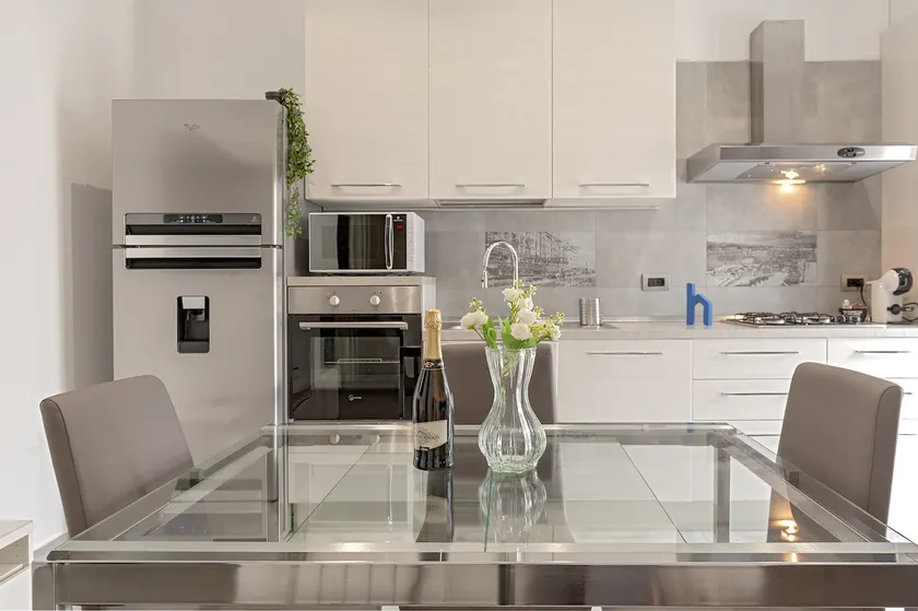 Homiday - Grey Apartment - Free Parking - Image 1