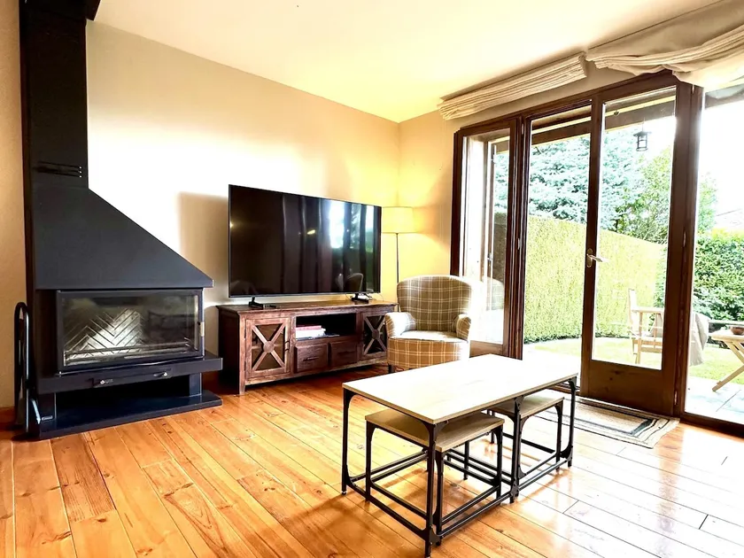 Estavar, Cerdanya, house with a community pool. - Image 1